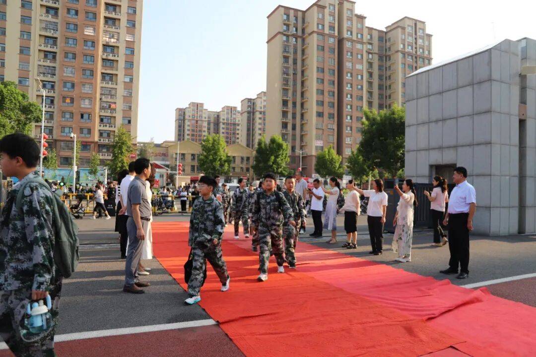 破晓启新程逐浪向未来——濮阳市开德中学2025年秋季“开学第一课”系列活动精彩回